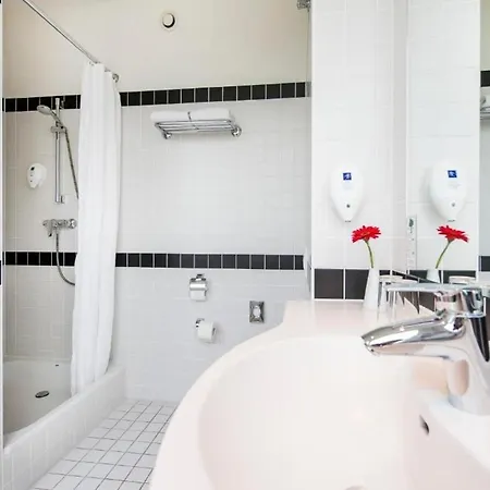 Premier Ost Hotel 3*