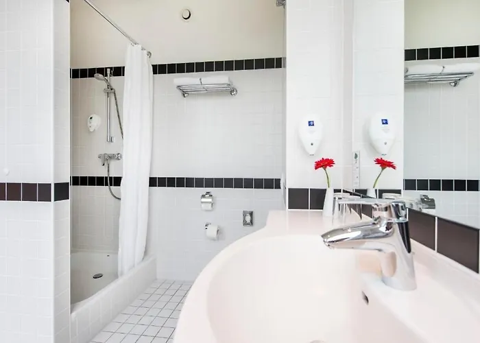 Premier Ost Hotel 3*